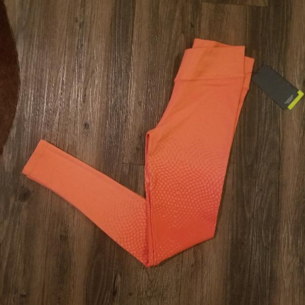 NEW! NUX Undulate Leggings